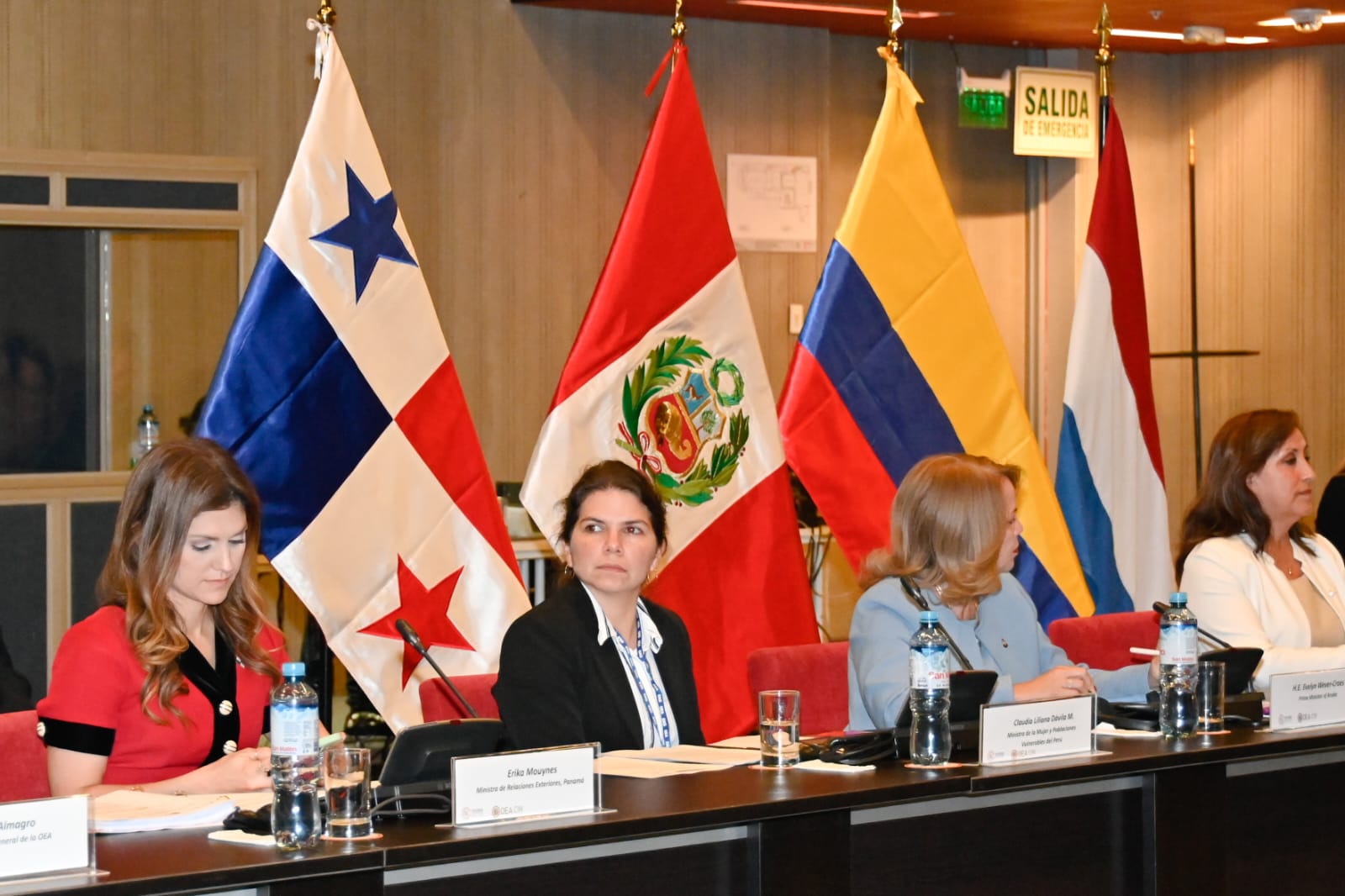 evento sobre liderazgo de mujeres en la política internacional