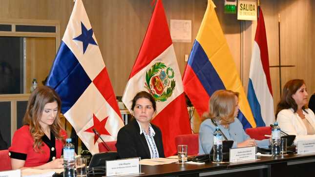 evento sobre liderazgo de mujeres en la política internacional