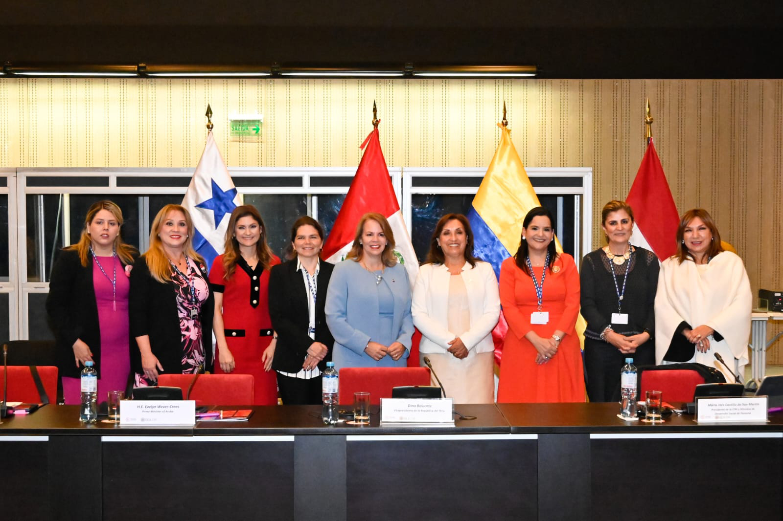 evento sobre liderazgo de mujeres en la política internacional