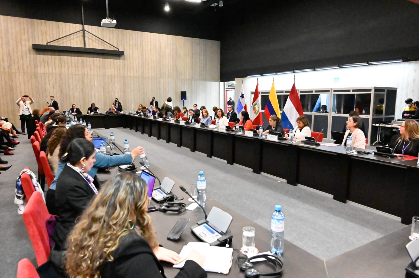 evento sobre liderazgo de mujeres en la política internacional