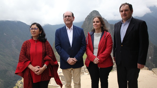 Cusco: Conmemorando los 200 Años de Relaciones Bilaterales entre Perú y Chile se develó placa en Homenaje al poeta Pablo Neruda
