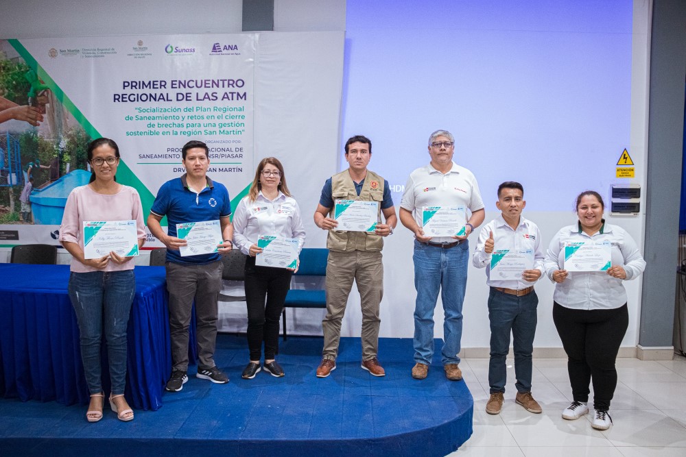 Entrega de certificados a participantes