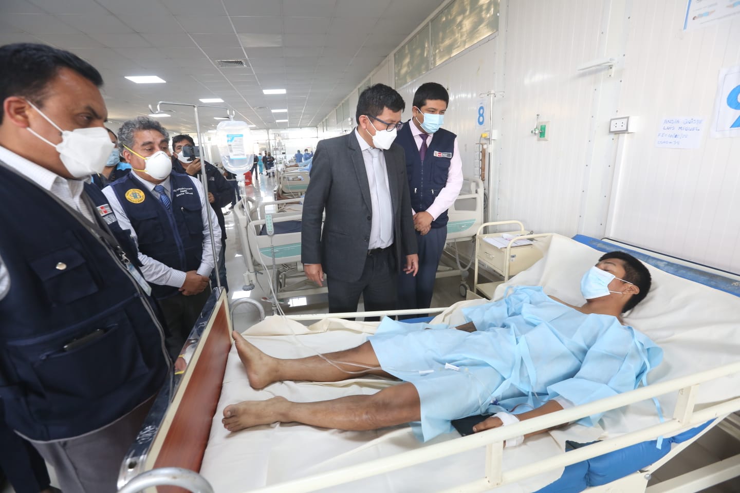 Ministro de Salud supervisó la atención de los pacientes en el Hospital Nacional Sergio E. Bernales de Collique