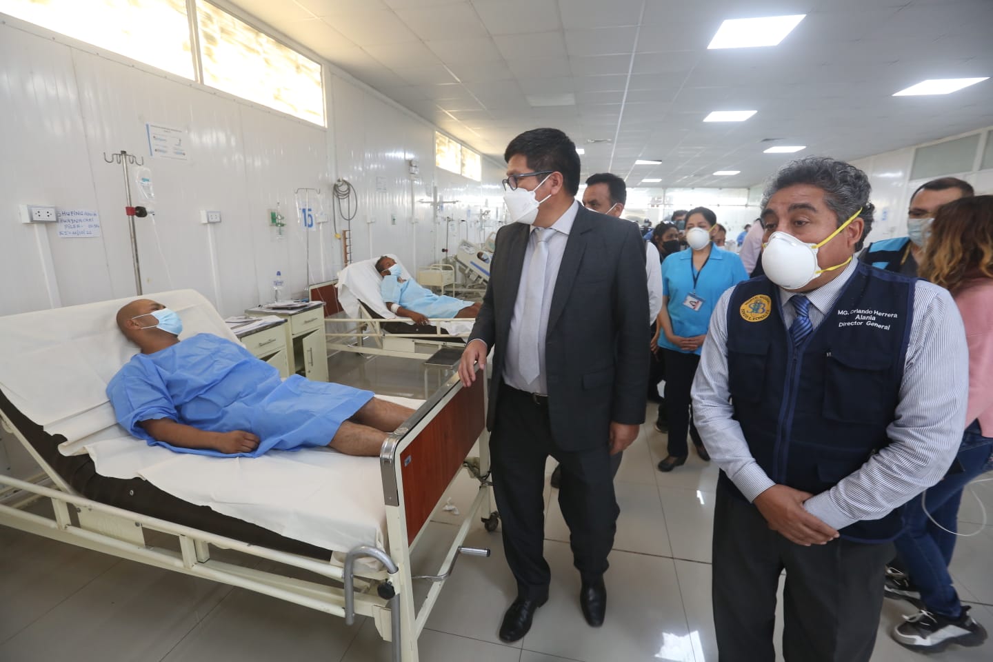 Ministro de Salud supervisó la atención de los pacientes en el Hospital Nacional Sergio E. Bernales de Collique