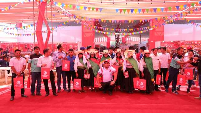 Delegación de alumnos quechua hablantes de Chilcapampa “se robaron el show”