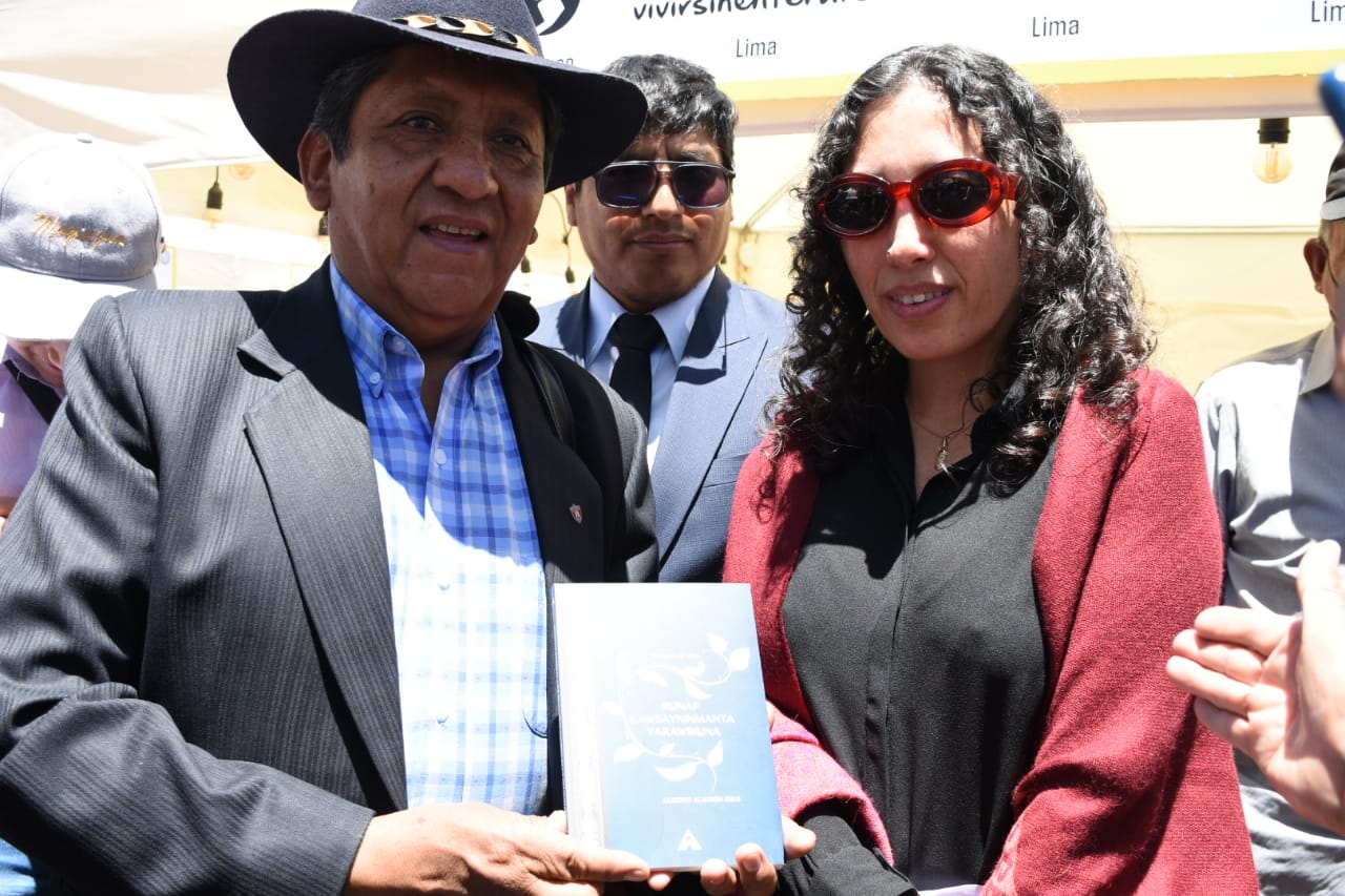 Viceministra de Patrimonio Cultural e Industrias Culturales inaugura feria del libro La Independiente en Arequipa