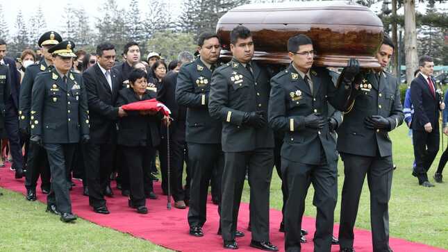 Despiden con honores a policía que falleció en enfrentamiento con presuntos narcotraficantes en Huancayo