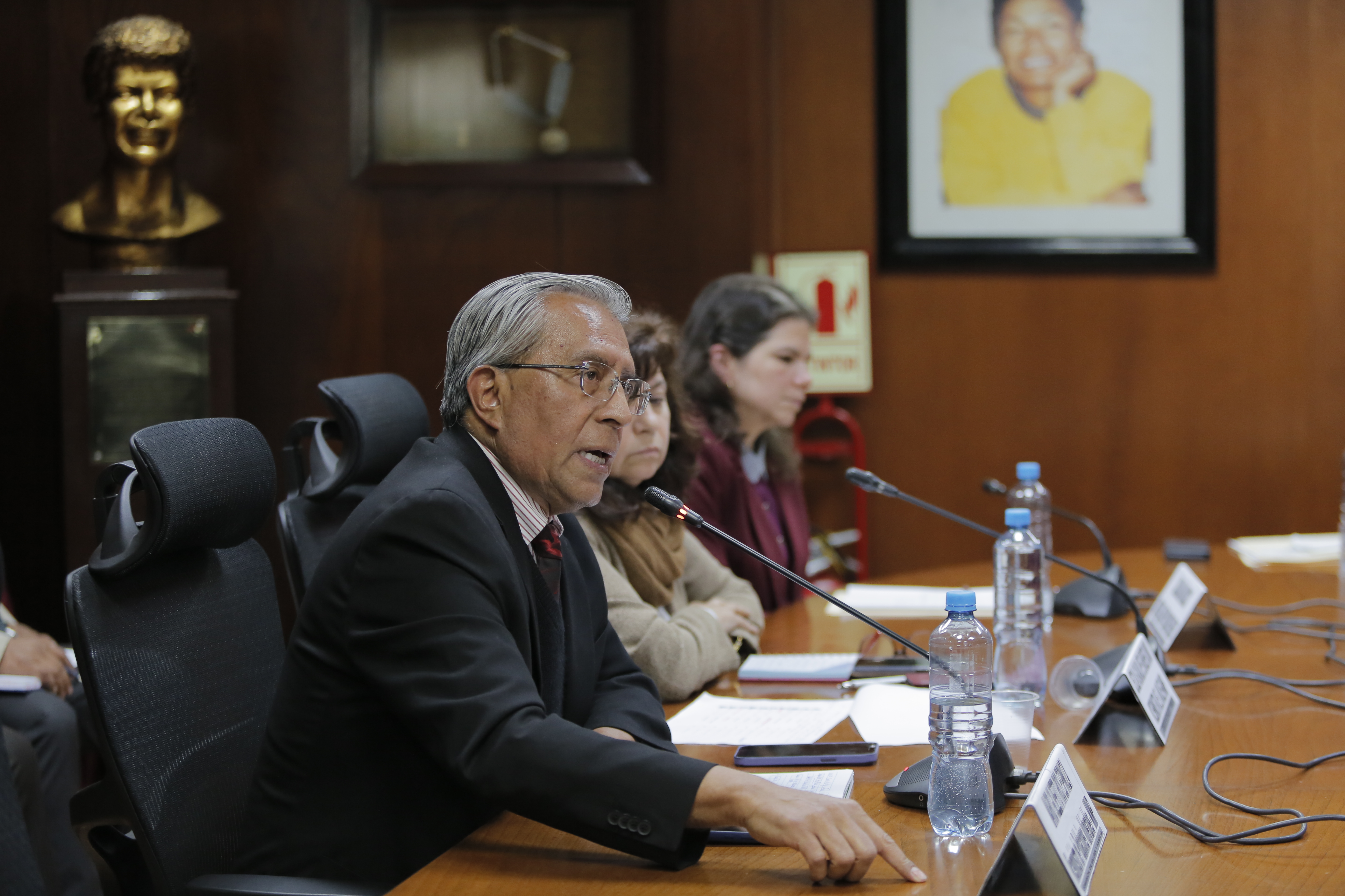 Ministra Claudia Davila asiste a la comisión de la Mujer y Familia del Congreso