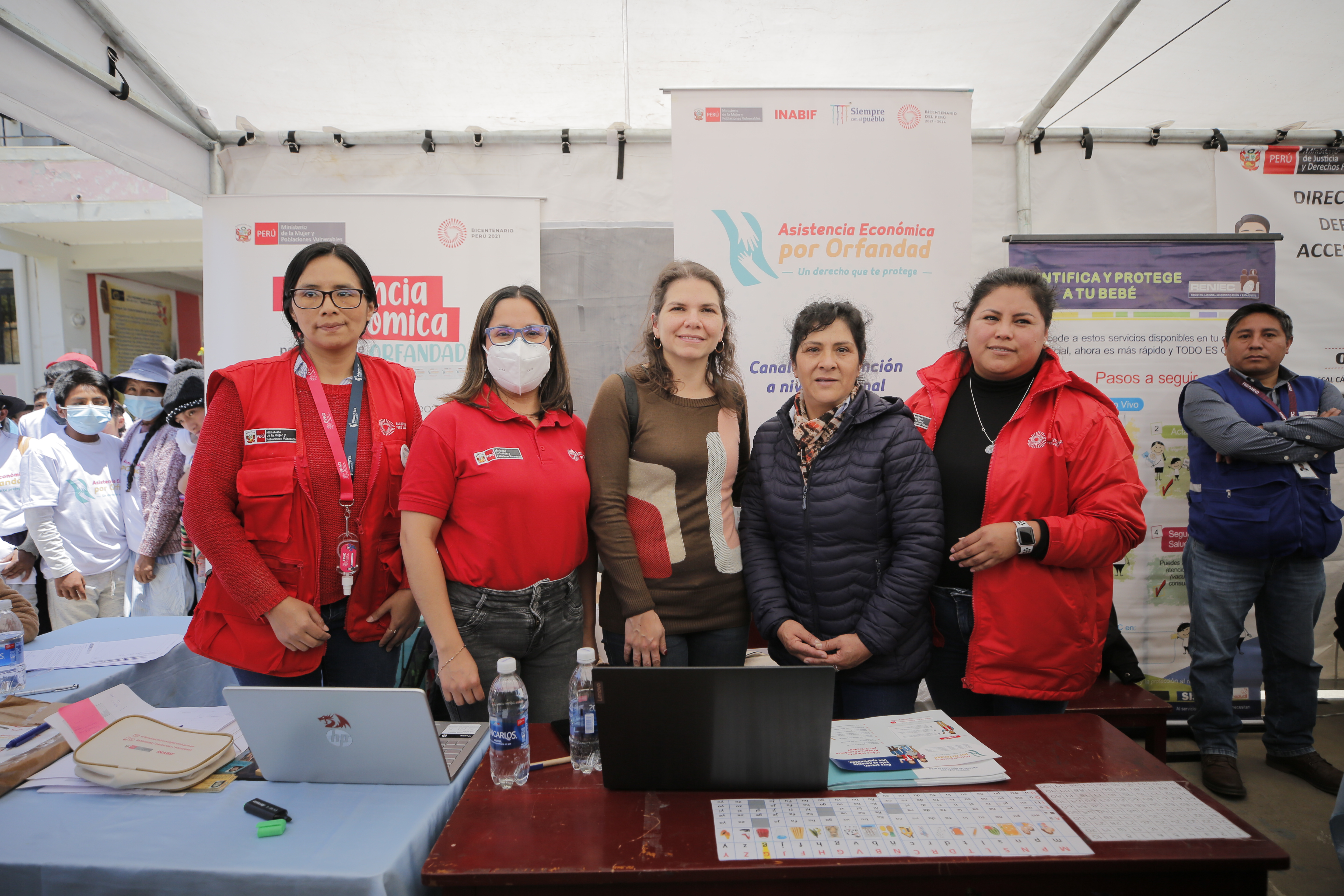 Ministra de la Mujer y primera dama de la Nación supervisa acción cívica multisectorial en Huancavelica