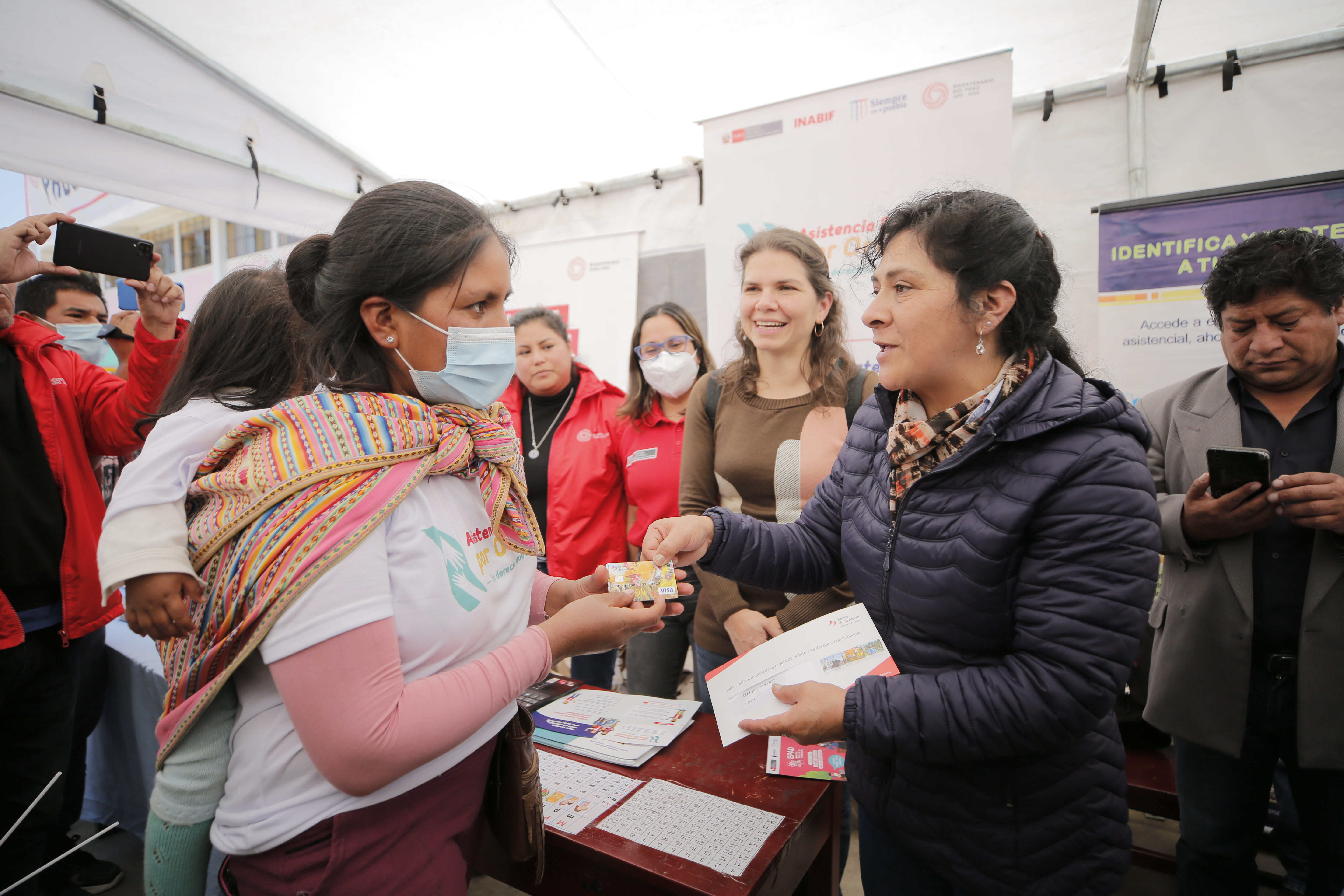 Ministra de la Mujer y primera dama de la Nación supervisa acción cívica multisectorial en Huancavelica