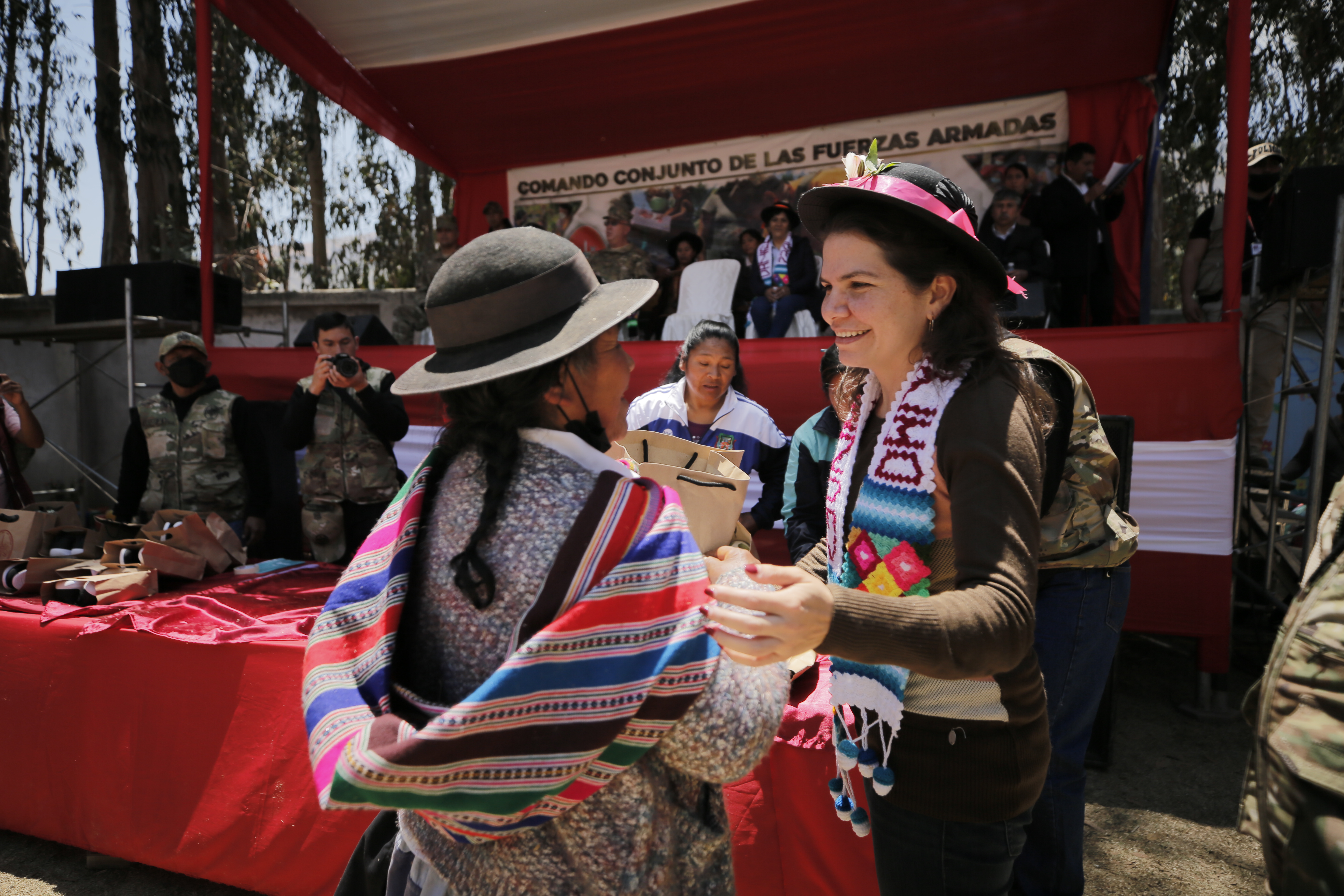 Ministra de la Mujer y primera dama de la Nación supervisa acción cívica multisectorial en Huancavelica