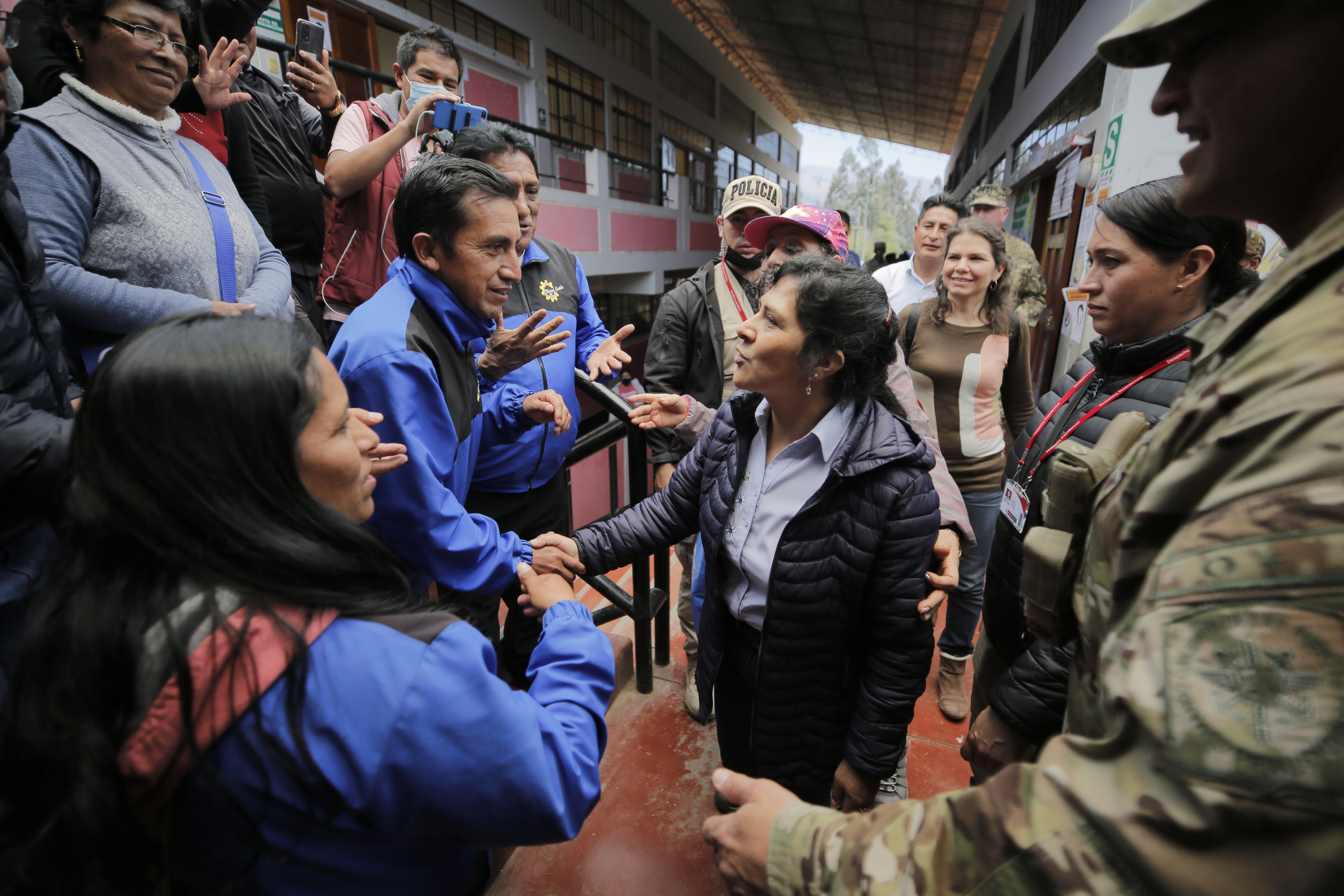 Ministra de la Mujer y primera dama de la Nación supervisa acción cívica multisectorial en Huancavelica