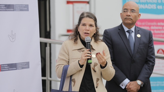 Ministra Claudia Dávila Moscoso en CONADIS