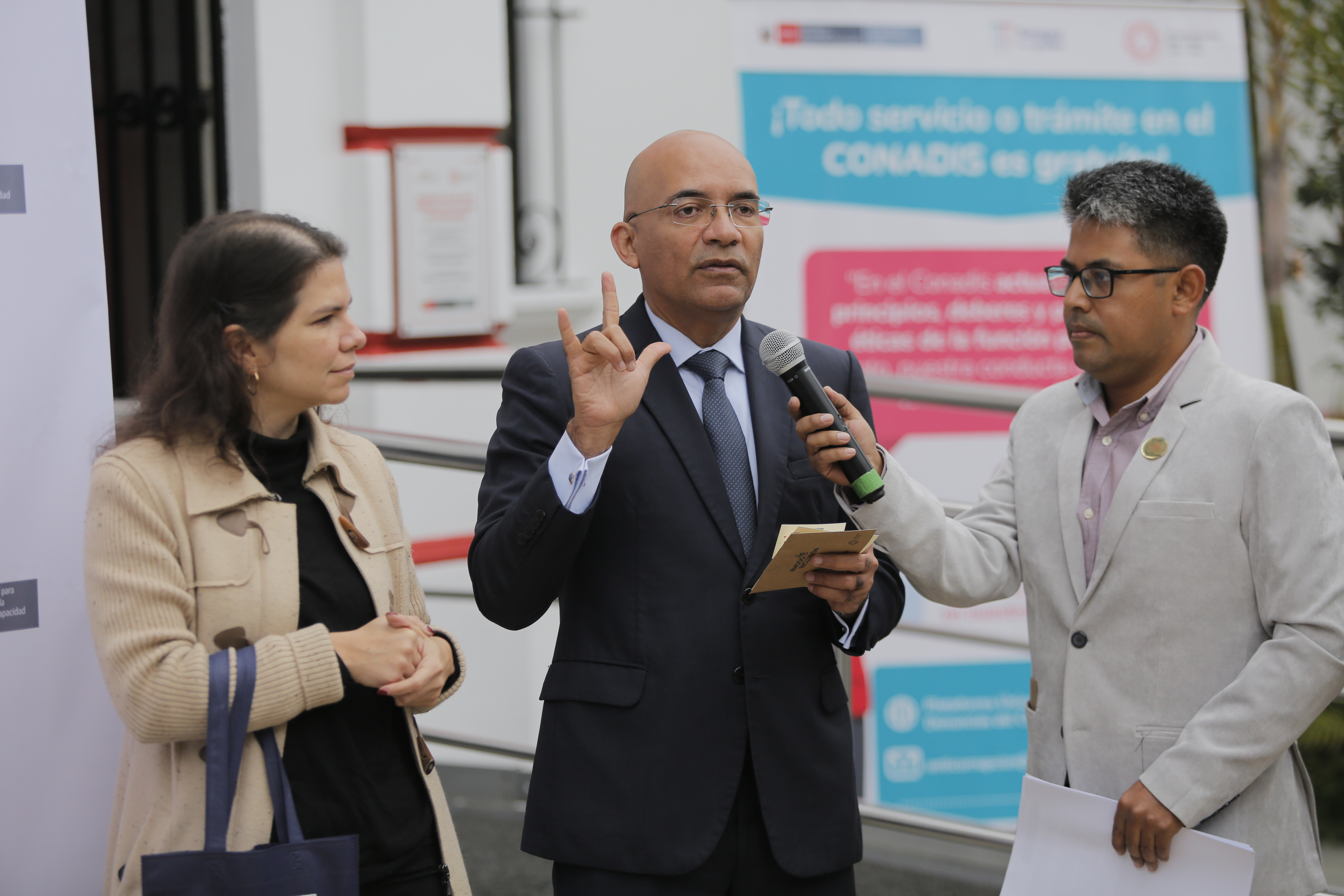Ministra Claudia Dávila Moscoso en CONADIS