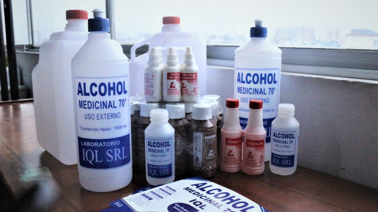 Los productos estaban en un almacén junto con varios barriles con aguardiente