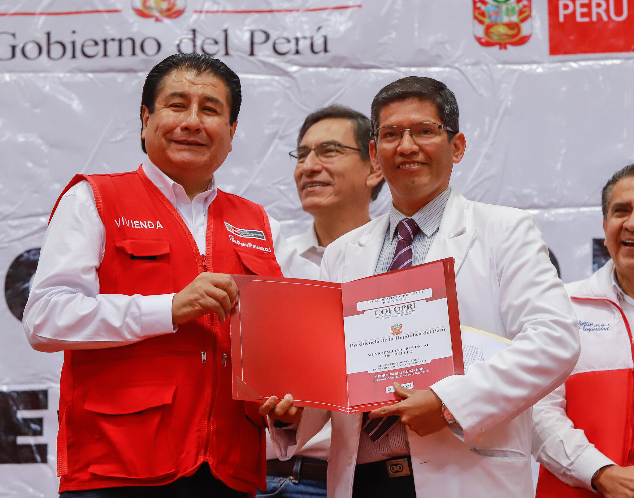 Vivienda entrega títulos de propiedad a más de 5000 familias y transfiere cerca de S/ 13 millones para obras viales en Trujillo
