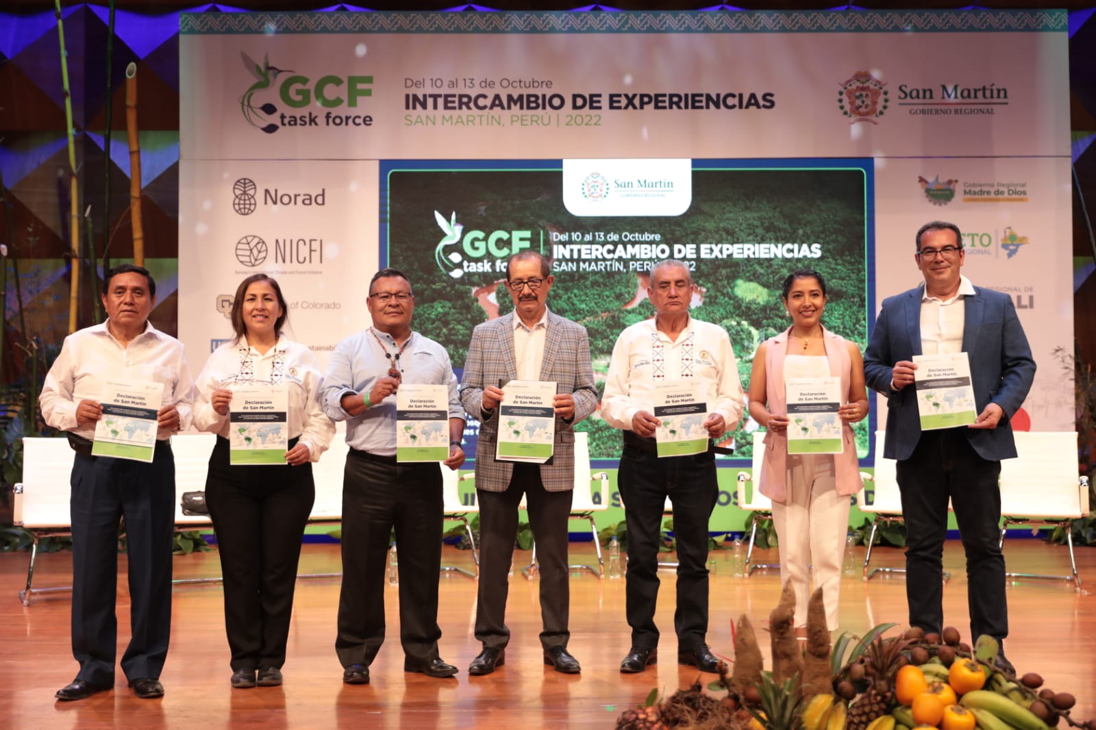 Autoridades durante la suscripcion de la Declaracion de San Martín