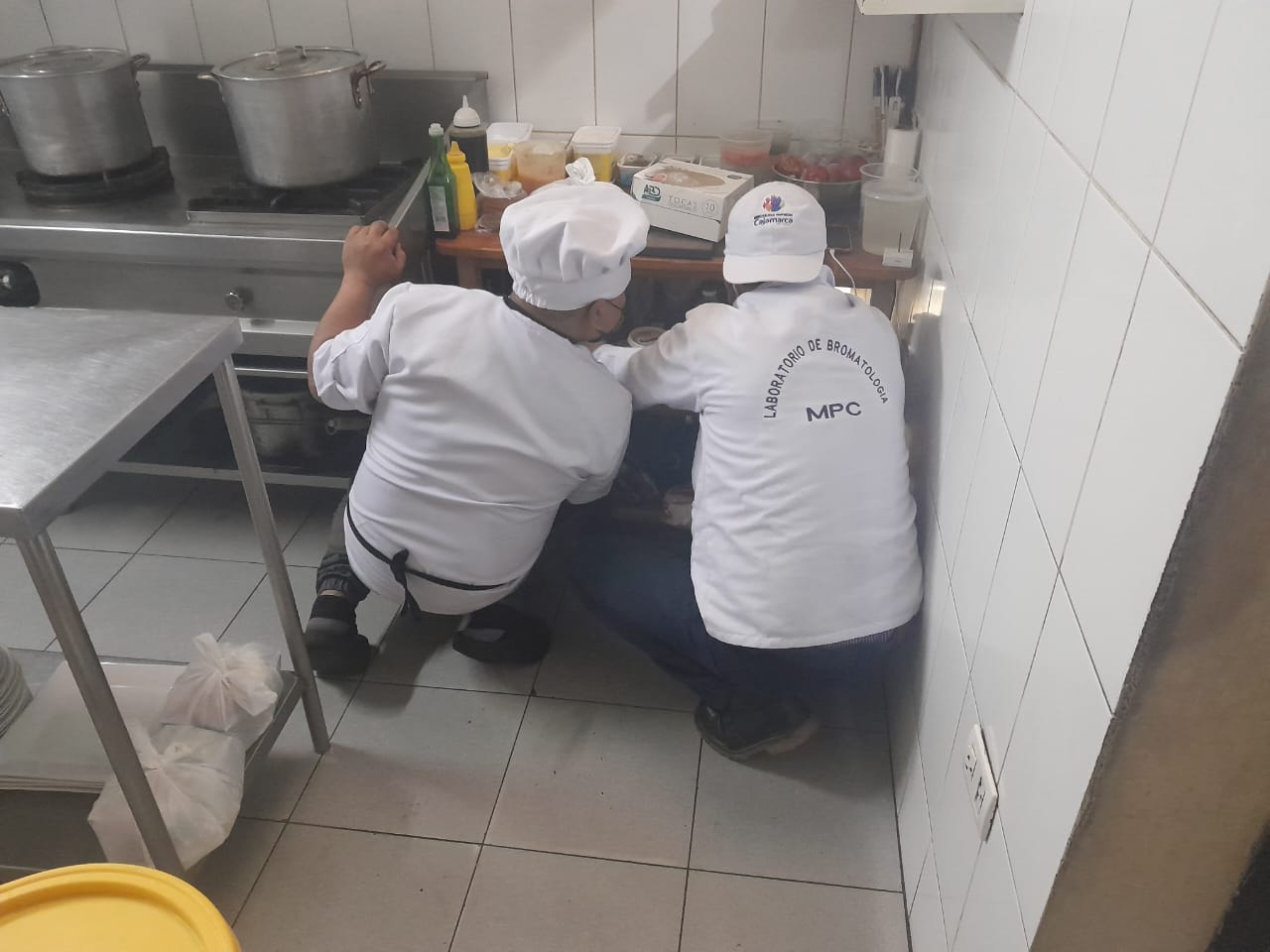 Clausuran pollería y parrilas Paikos por no contar con licencia de funcionamiento y por encontrar residuos de eses de roedor y otros vectore