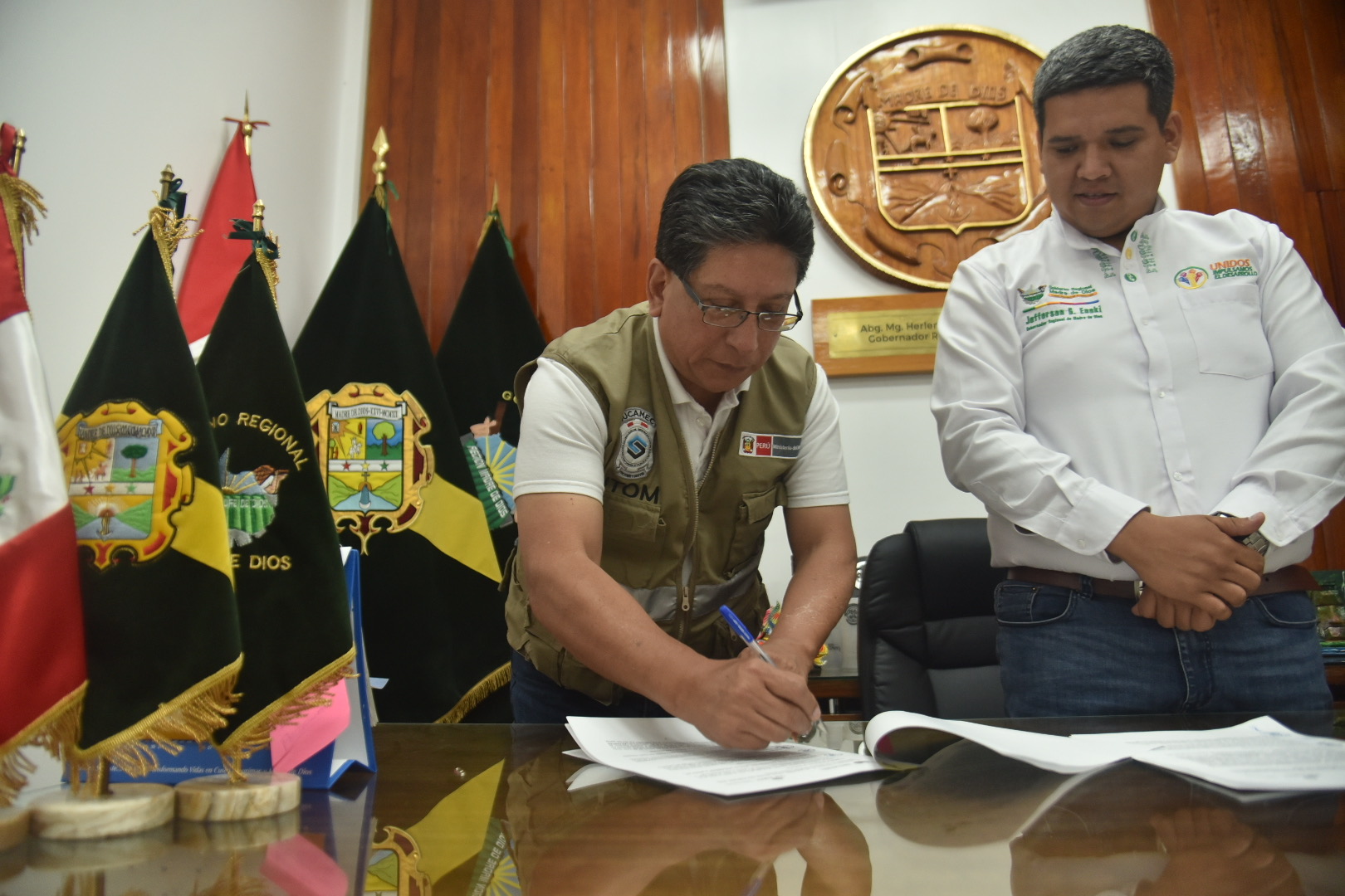 Foto 2 de la firma de convenio Sucamec y Gore de Madre de Dios