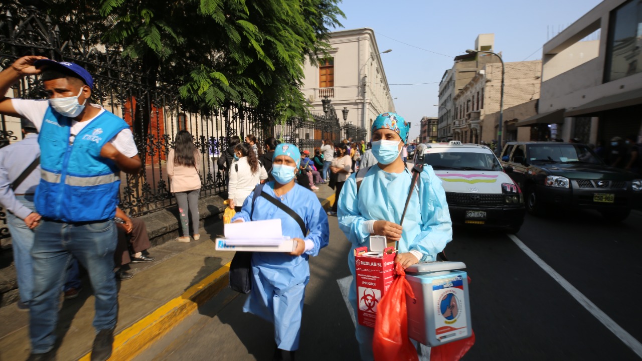 Minsa desplegará 12 brigadas de vacunación durante segundo recorrido de la procesión del Señor de los Milagros