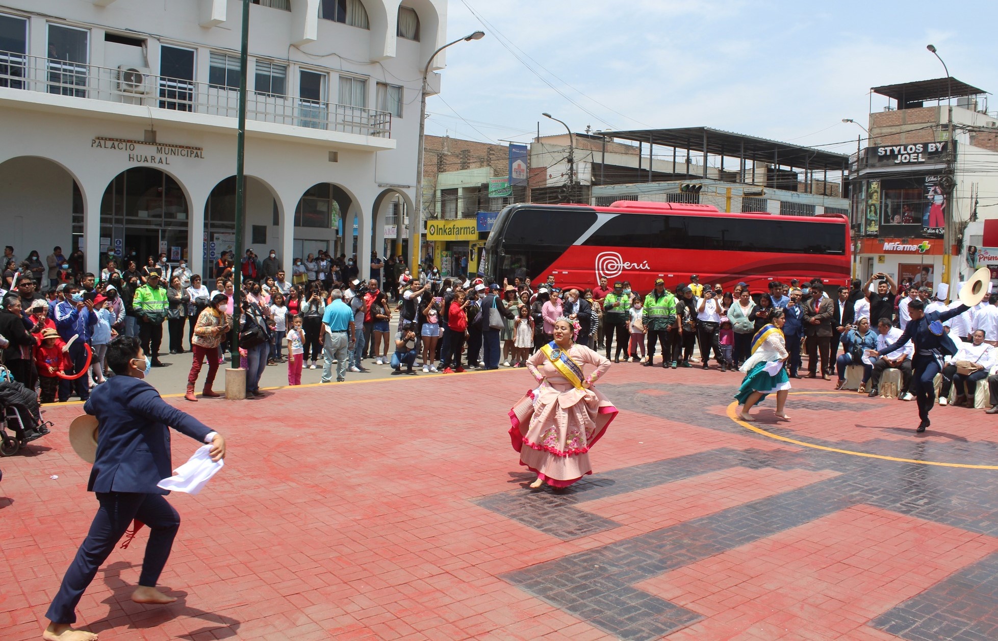 Bus de la Marca Perú llegó a Huaral para promocionar nuestras bondades turísticas y gastronómicas