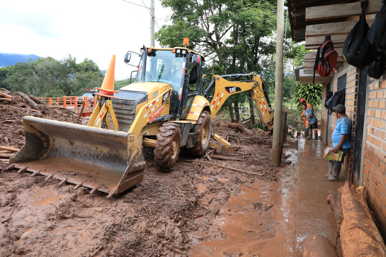 Intervención de maquinaria ante fuertes precipitaciones