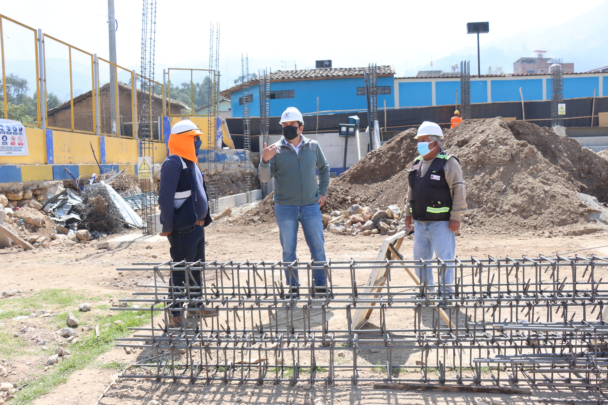 Alcalde provincial supervisa avances en coliseo del Barrio Piura