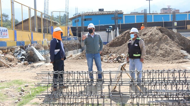 Alcalde provincial supervisa avances en coliseo del Barrio Piura
