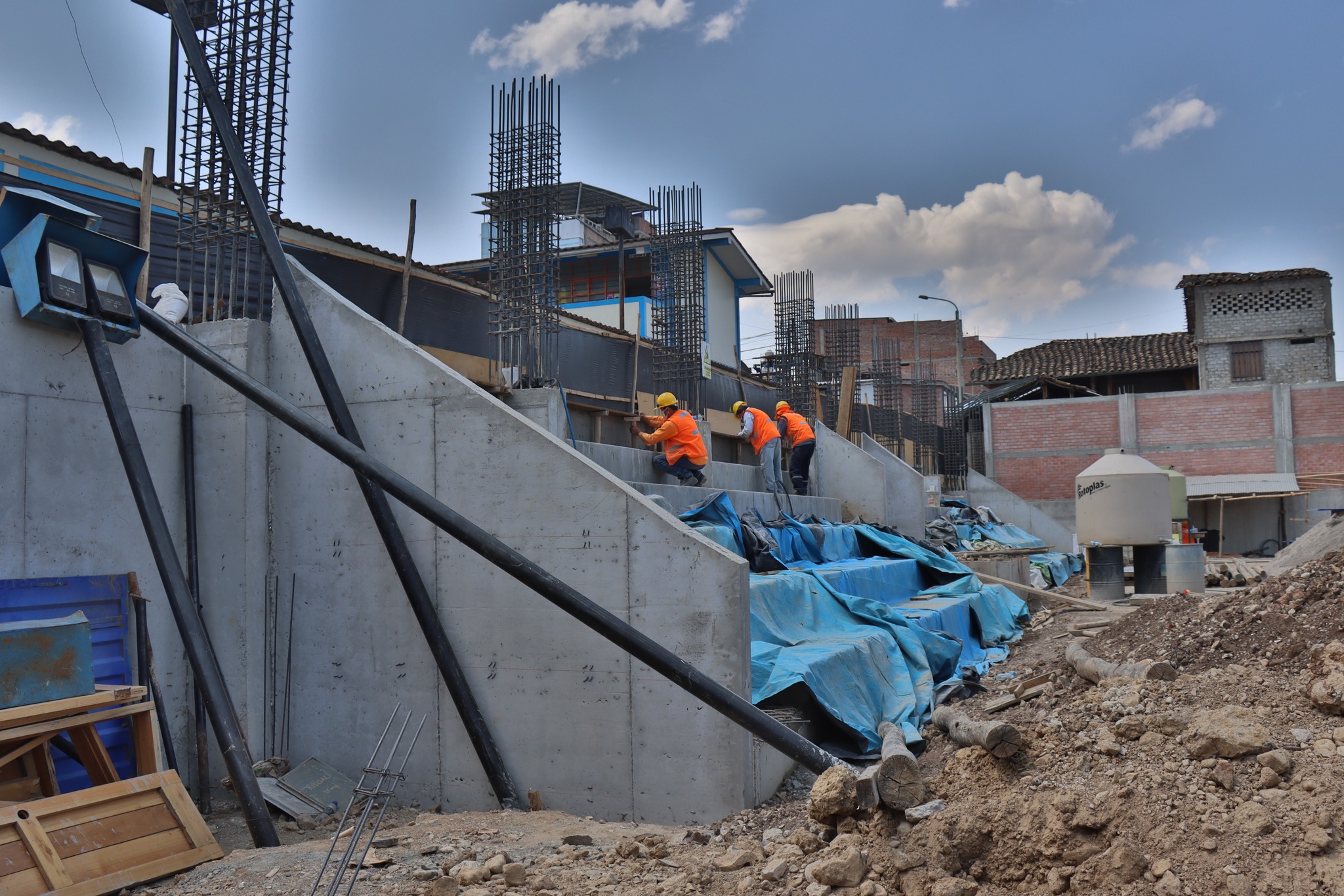 Alcalde provincial supervisa avances en coliseo del Barrio Piura