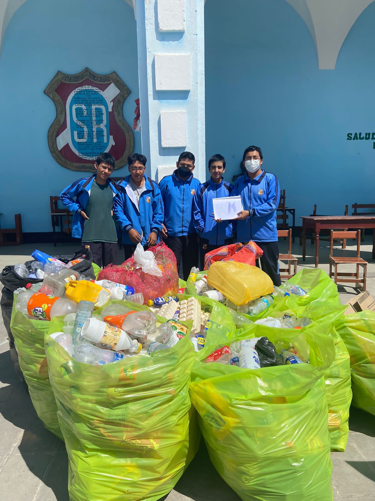 Municipalidad de Cajamarca realizó campaña de reciclatón en la I.E. San Ramón – La Recoleta recogiendo 621 kilos de deshechos