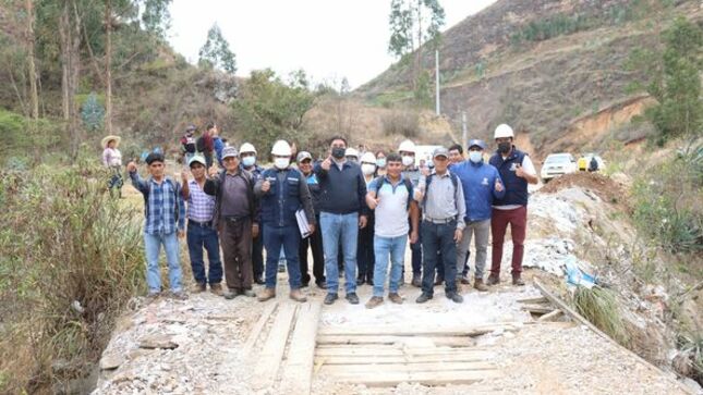 Puesta de primera piedra para la construcción de los puentes Lanla y Tecnológico