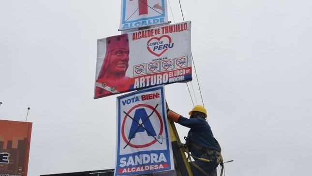 propaganda electoral en postes de alumbrado publico
