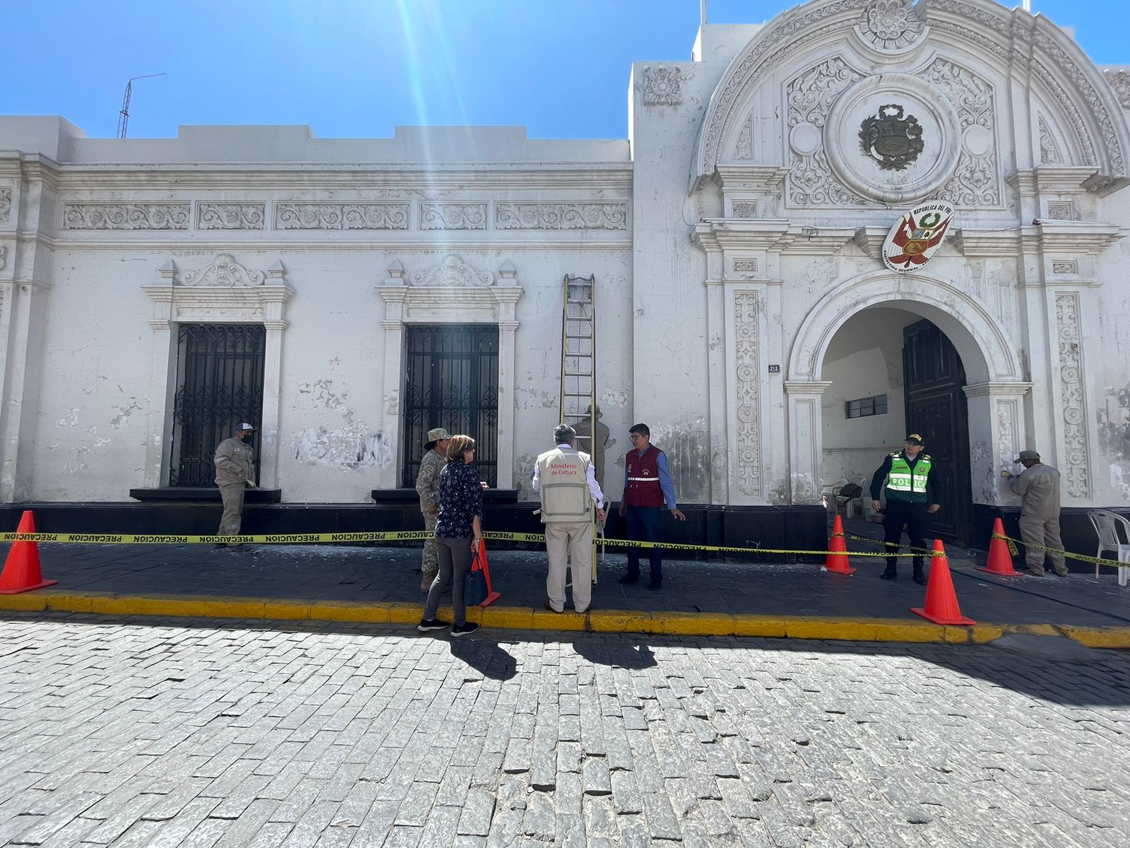 Ministerio de Cultura realiza el mantenimiento y limpieza de inmuebles en la Zona Monumental de Arequipa