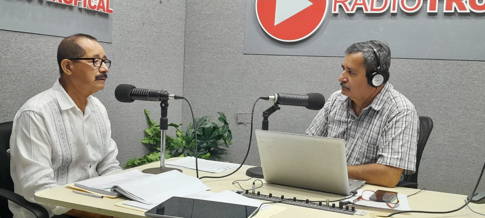 Entrevista al gobernador regional en Radio Tropical.