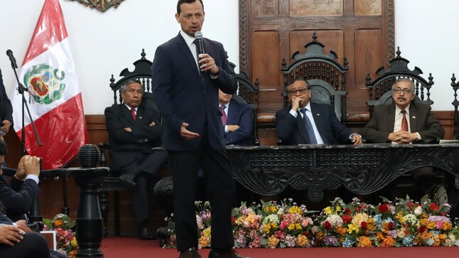 Presidente del Ceplan, Giofianni Peirano en su exposición en la Universidad Nacional de Trujillo