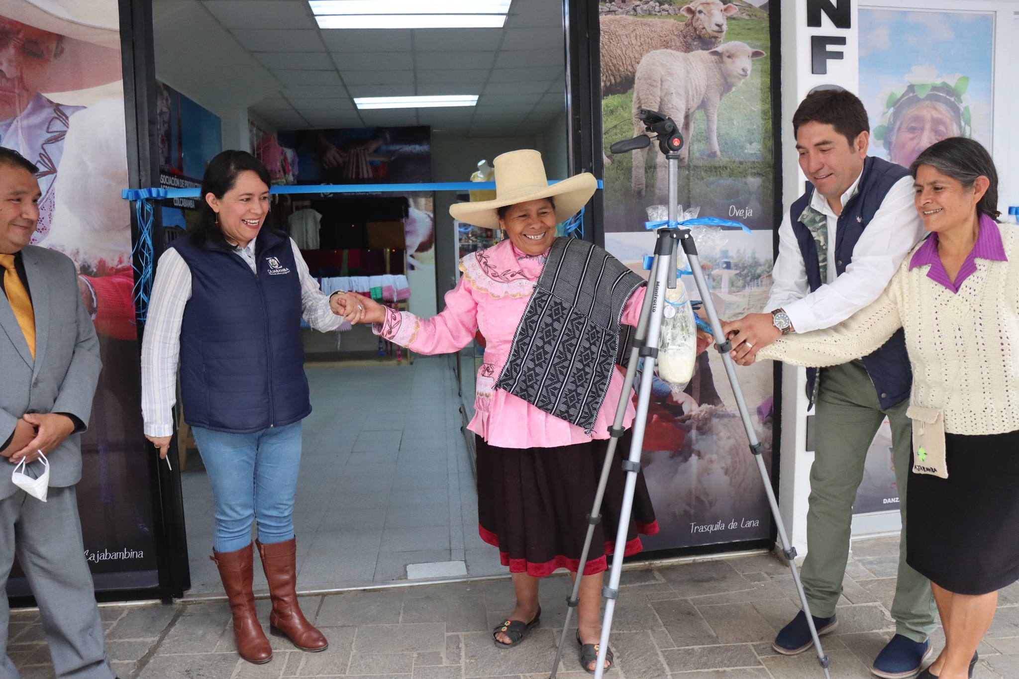 Inauguramos oficina de artesanas y de información turística