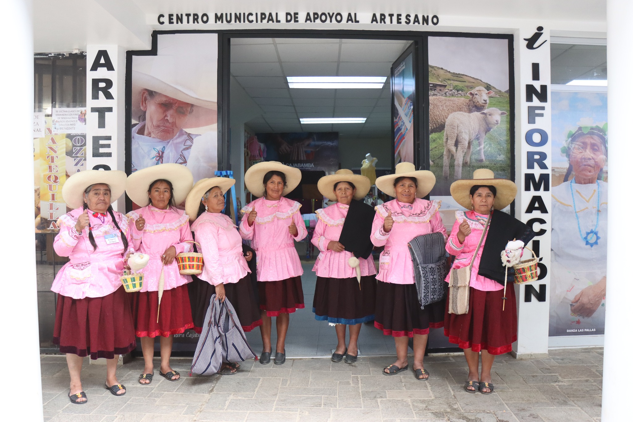 Inauguramos oficina de artesanas y de información turística
