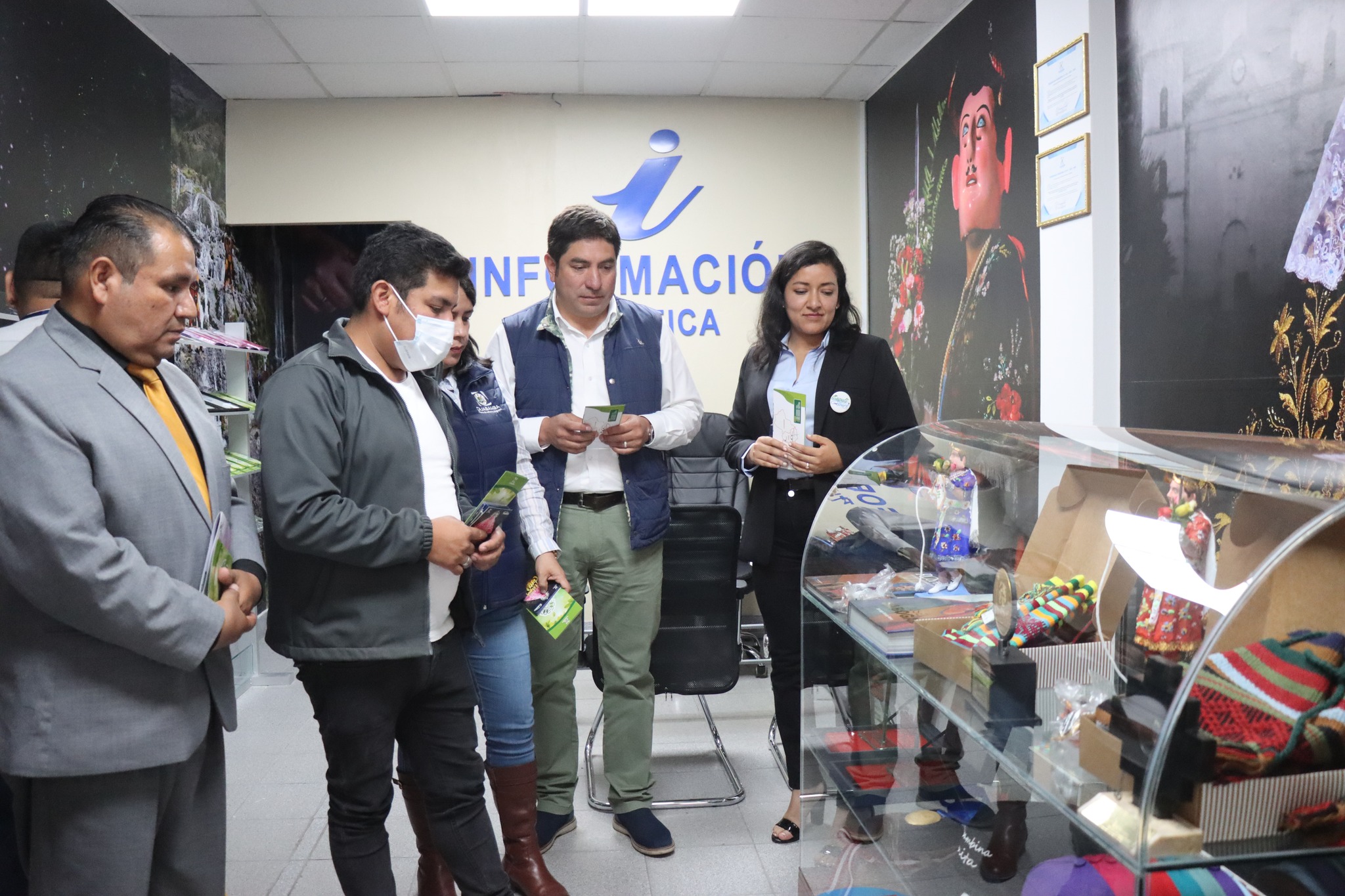 Inauguramos oficina de artesanas y de información turística