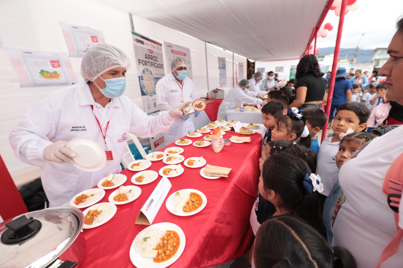 Especialista de Qali Warma presente en el evento