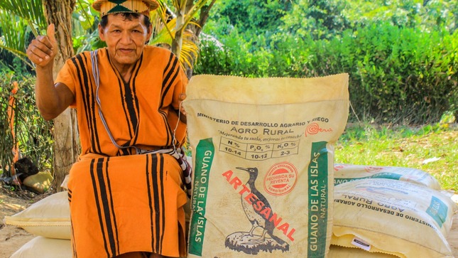 Pasco: Devida entrega más de 624 toneladas de guano de islas y fertilizantes orgánico para mejorar producción de cacao