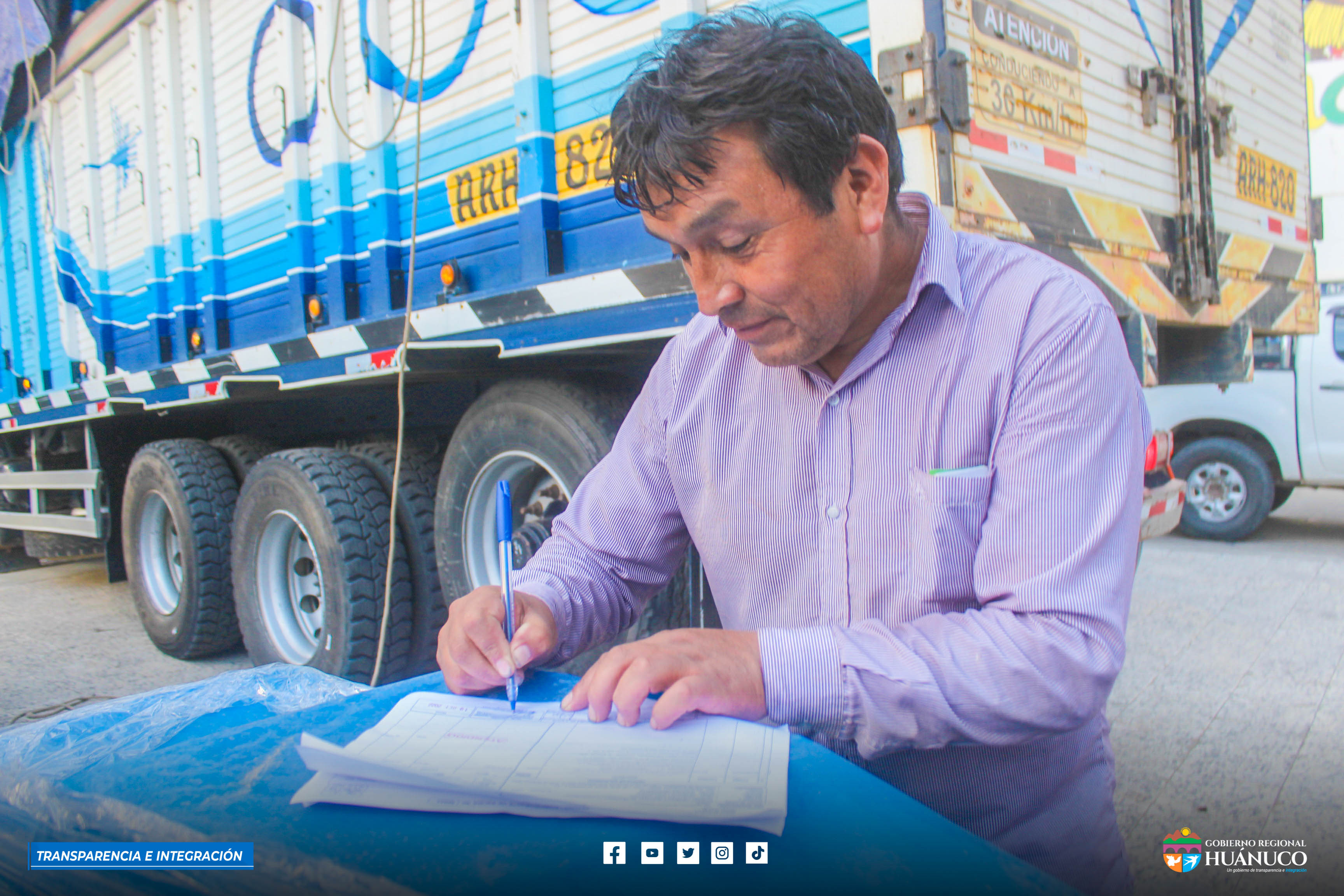 GOREHCO ENTREGA HERRAMIENTAS AGRÍCOLAS A EMPRESA COMUNAL DE GLOREAPATA DE CHAGLLA