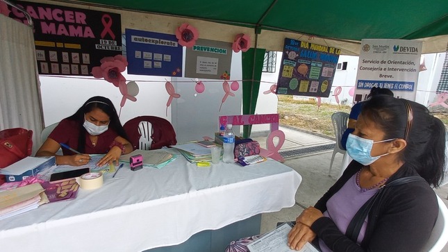 Atención de pacientes en campaña médica por la Semana Perú Contra el Cáncer. 