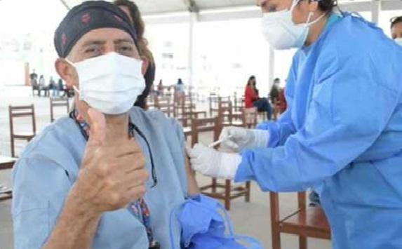DOSIS DE REFUERZO A LOS ADULTOS MAYORES