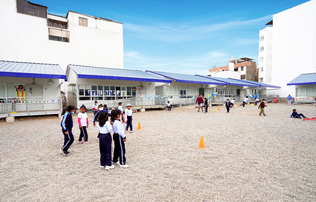 Estudiantes de la IE Ariosto Matellini de Chorrillos volvieron a clases presenciales tras instalación de módulos de Pronied
