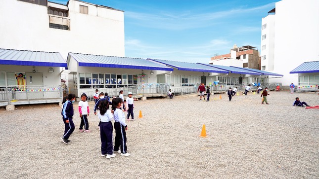 Estudiantes de la IE Ariosto Matellini de Chorrillos volvieron a clases presenciales tras instalación de módulos de Pronied