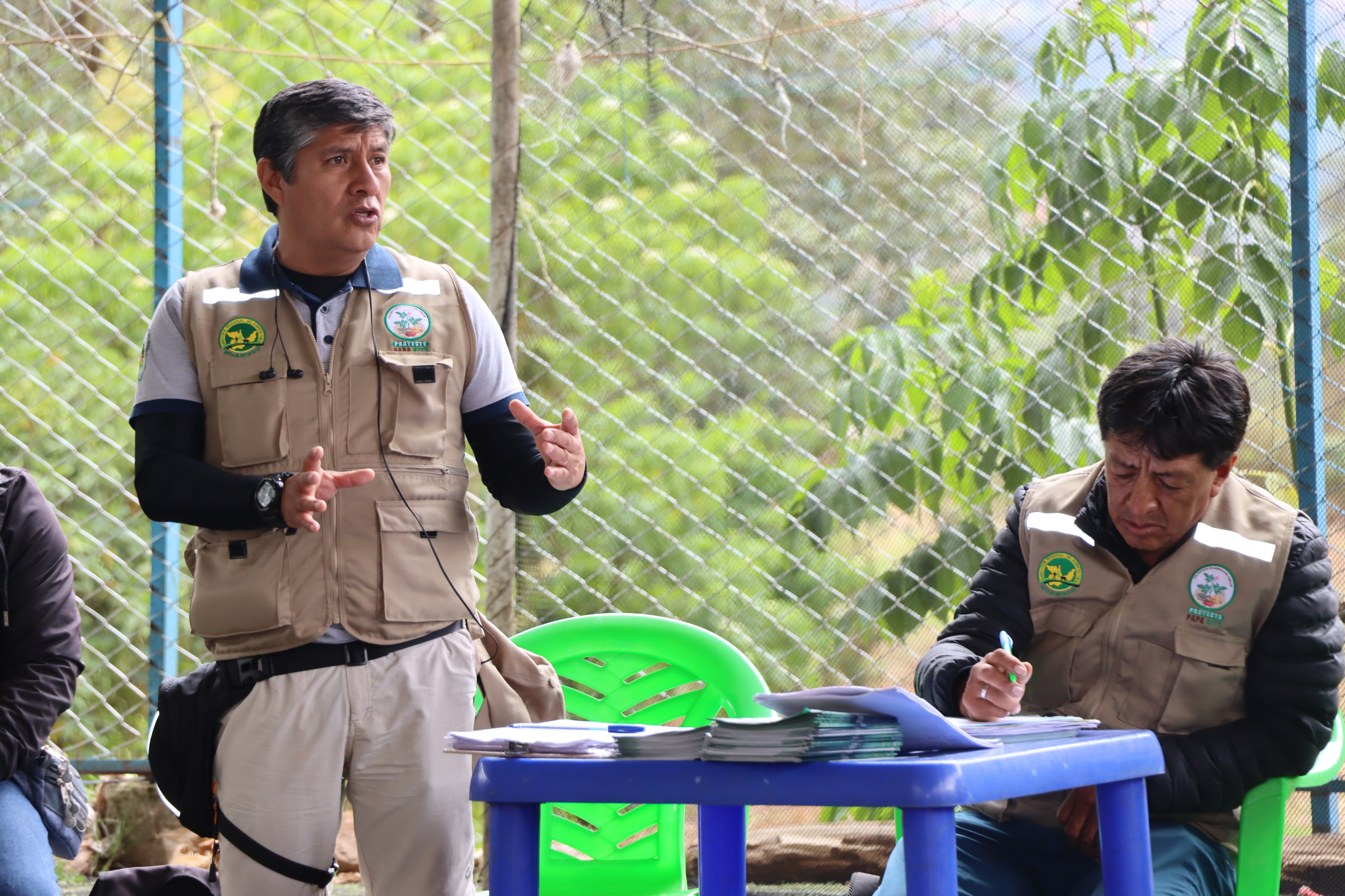 CAPACITAN A AGRICULTORES