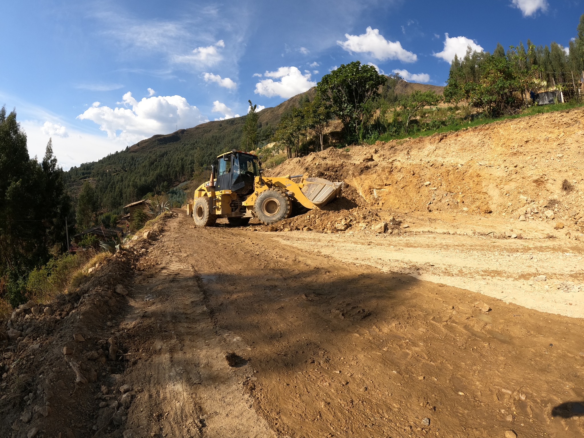 Mantenimiento de la carretera a Migma en su etapa final