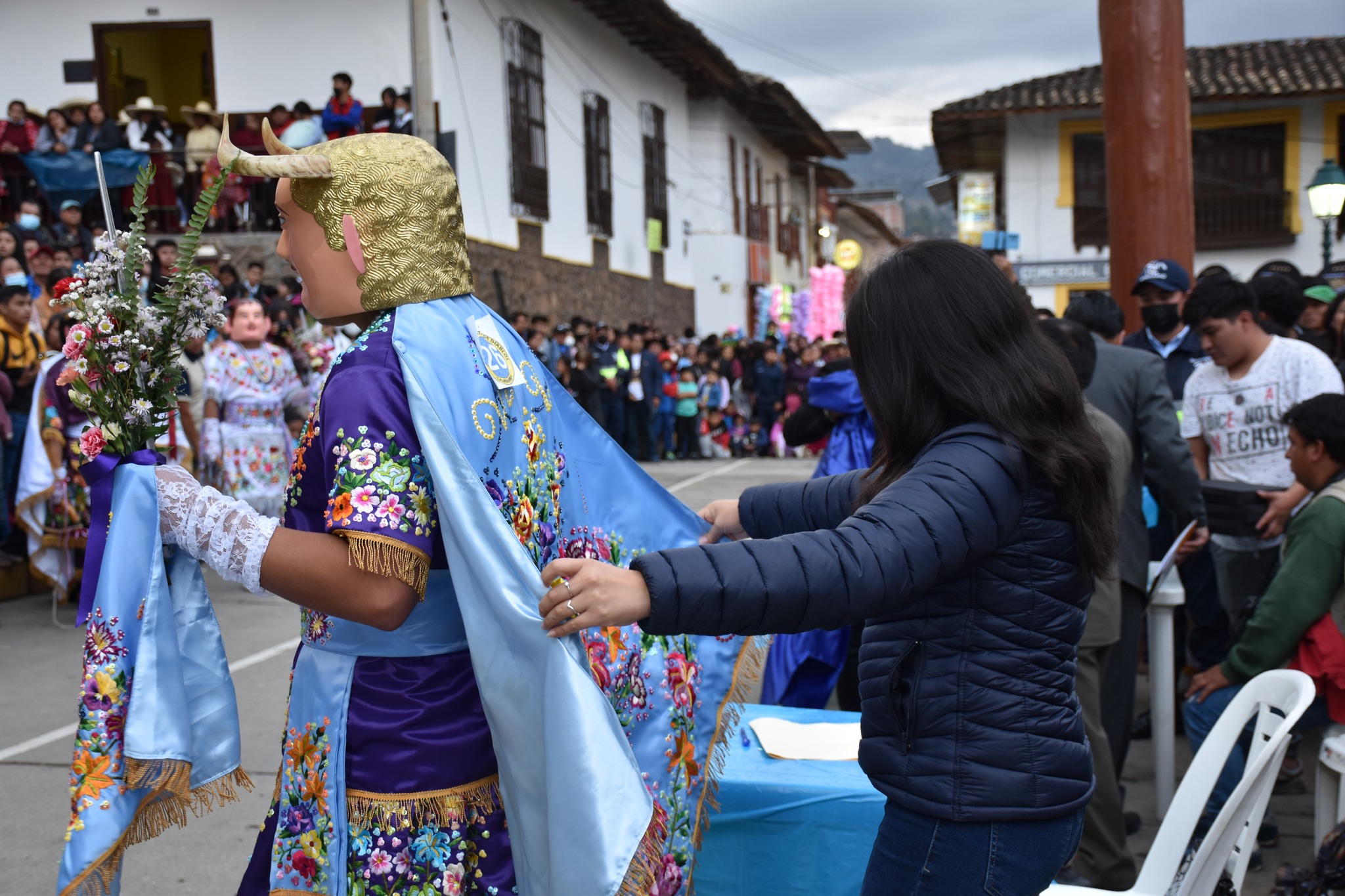 Bendición y concurso de vestidos nuevos de diablos