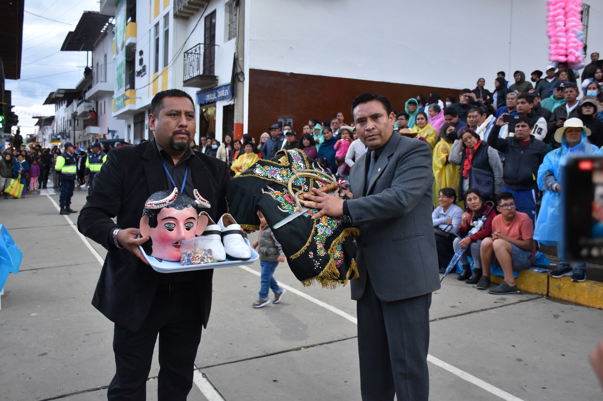 Bendición y concurso de vestidos nuevos de diablos