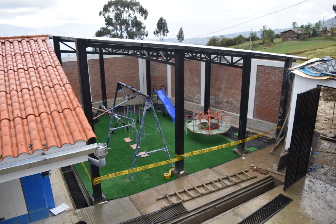 Moderna infraestructura educativa en Purupamba ya está casi lista para su entrega